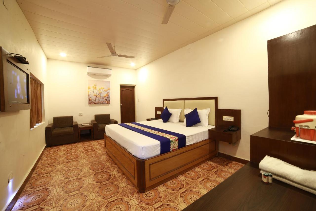 Hotel Banjara Regalia Mount Abu Exterior photo